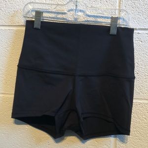 lululemon athletica Shorts - Lululemon black roll down booty short sz 6 59974 lululemon athletica Shorts - Lululemon black roll down booty short sz 6 59974